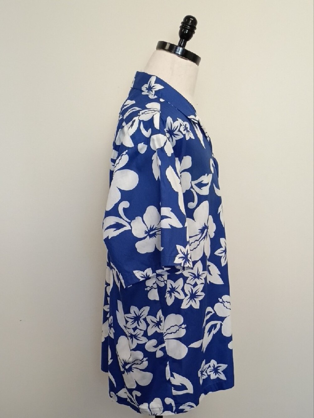 Halo Hottie Hawaiian Shirt Blue White Floral Hibiscus Camp Top Size XL - Picture 2 of 8